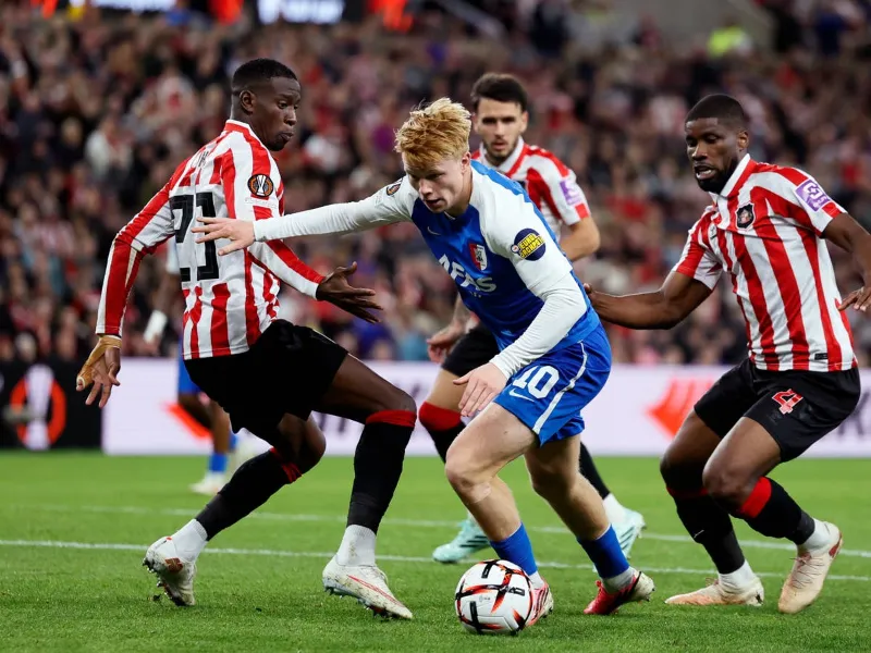 Sunderland mark Europa League return with gritty win over AZ
