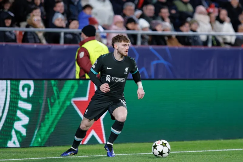 Liverpool's Elliott heads to LaLiga with season-long Valencia move