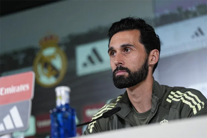 Arbeloa says Real Madrid must accept fan anger after Barca title humiliation