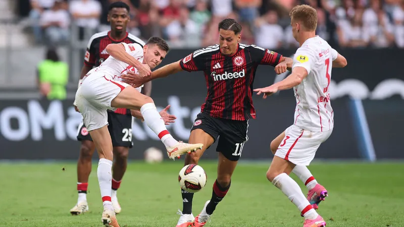Freiburg fight back in Frankfurt but miss chance to go top