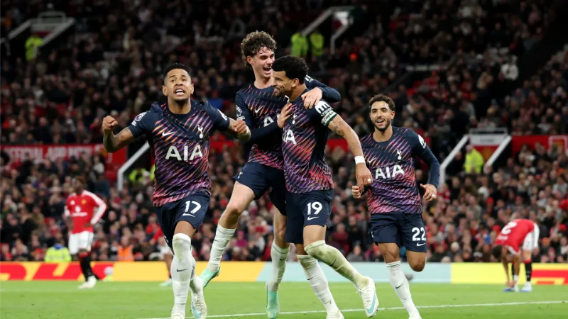 United denied as 10-man Spurs strike in stoppage time