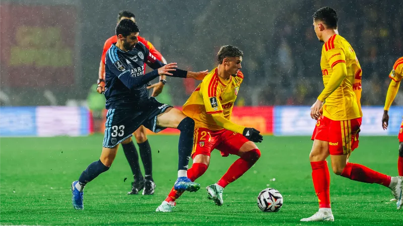 Lens bounce back from European defeat with victory over Paris FC