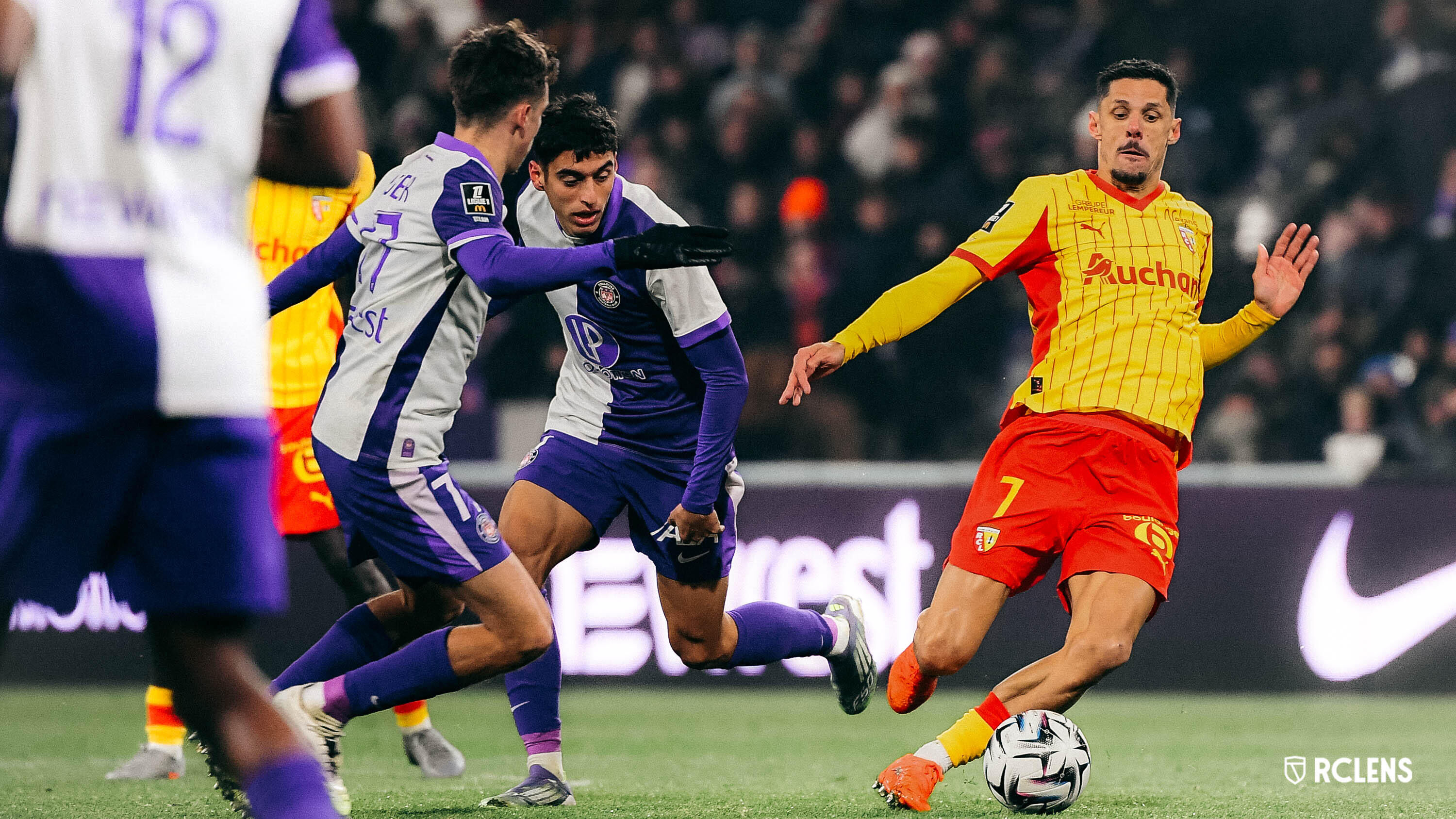 Lens pulls off wild late comeback to sink 10-man Toulouse and crank up pressure on PSG Lens pulls off wild late comeback to sink 10-man Toulouse and crank up pressure on PSG