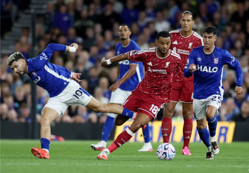 Liverpool end winless run as Isak punishes Ipswich in fast start