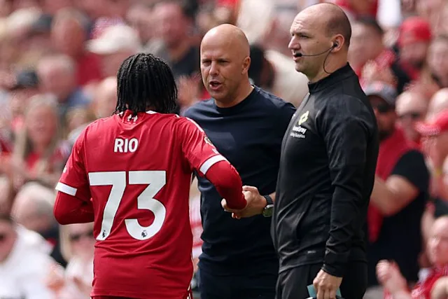 Slot explains Ngumoha substitution after angry Liverpool reaction at Anfield