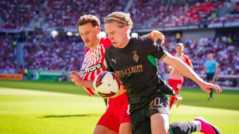 Freiburg go top of Bundesliga after five-goal rout of Gladbach