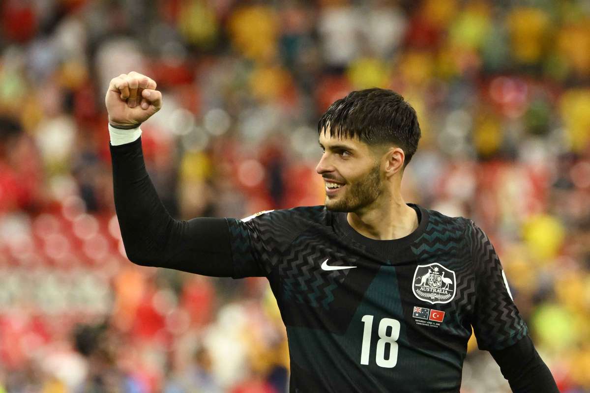 Australia goalkeeper Beach joins Ligue 1 club after strong World Cup