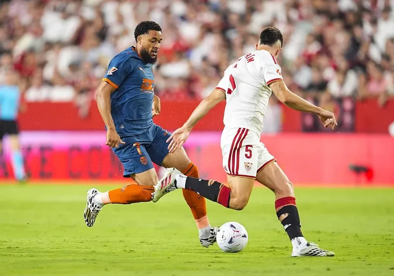 Sevilla break Valencia resistance through Iglesias to claim narrow victory