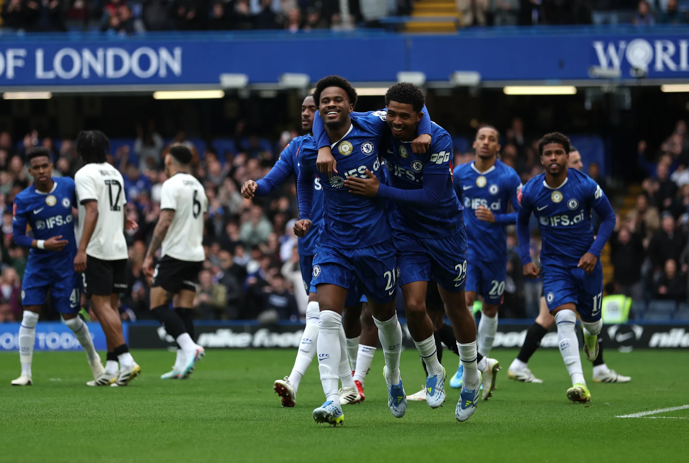 Chelsea easily beat Port Vale of League One to reach the FA Cup semi-finals.
