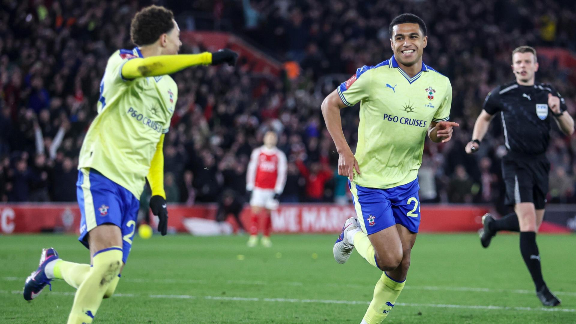 Southampton caused an upset by beating Arsenal to secure their place in the FA Cup semi-finals.