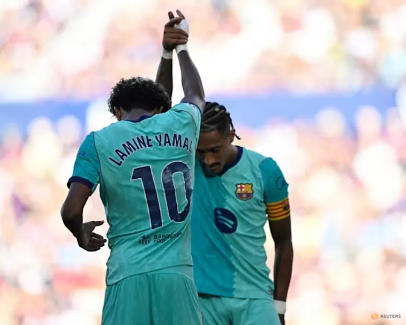 Lamine Yamal scores twice as Barcelona hold off Levante in six-goal thriller