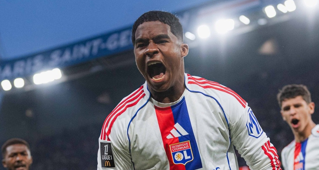 Lyon stuns PSG to reignite title race and boost Champions League hopes Lyon stuns PSG to reignite title race and boost Champions League hopes