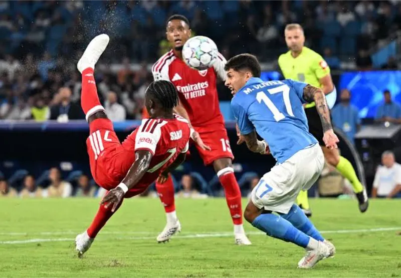 Arsenal maintain perfect start with narrow win in Naples