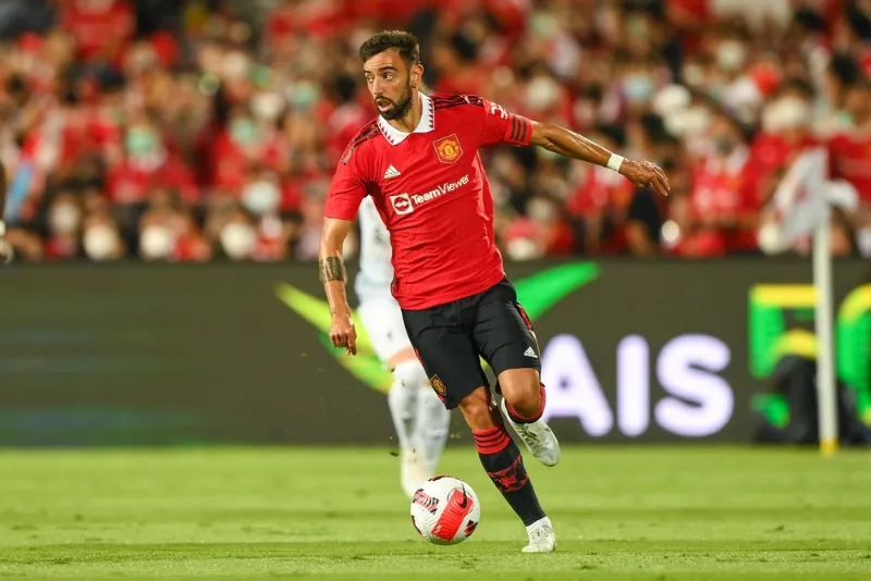 Manchester United seek new Fernandes deal before fresh transfer interest in 2027