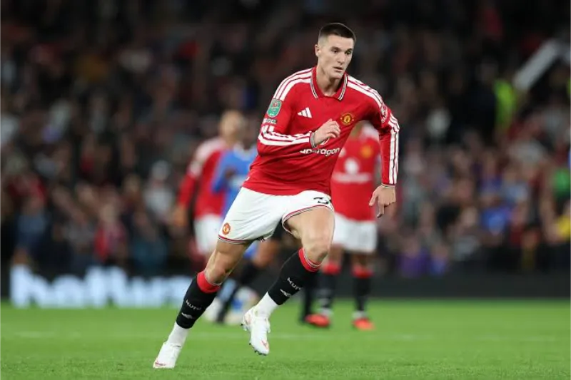 United weigh long-term striker options as January approaches